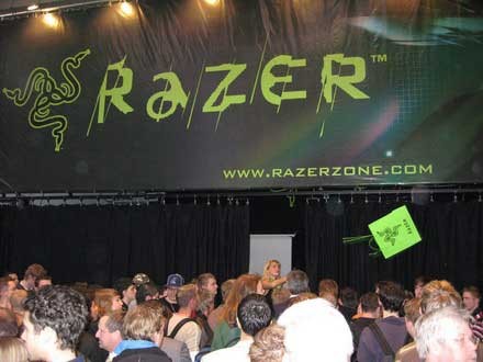 ͼƬ����&nbsp;CeBIT&nbsp;Razerչ���쳣�𱬣�