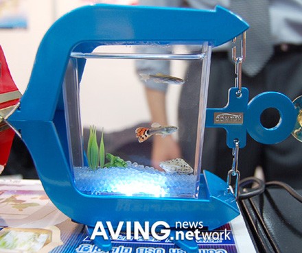 虚拟与现实 用电脑控制喂食的USB鱼缸