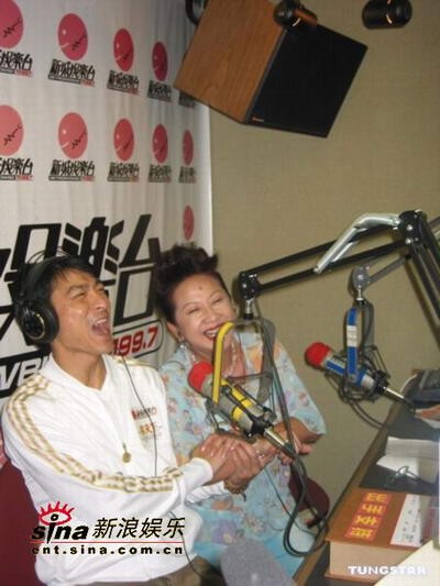 周董用索尼7506!看众多名人用啥耳机_索尼耳