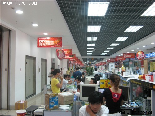 70吋TV惊现卖场!近期新品电视大搜罗