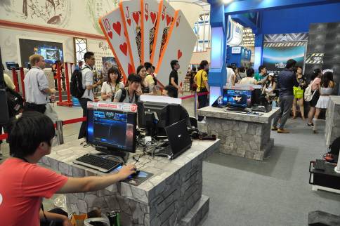 三菱高端游戏液晶引爆China Joy 2011 