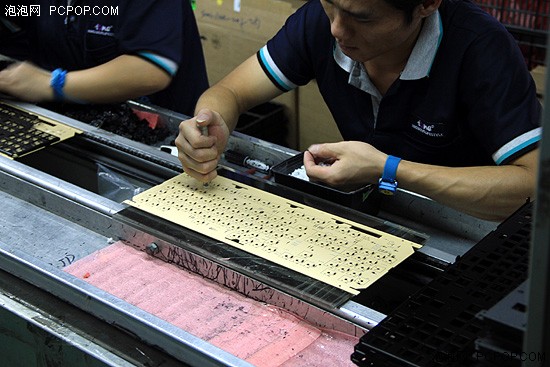 纯手工打造!看机械键盘是如何炼成的