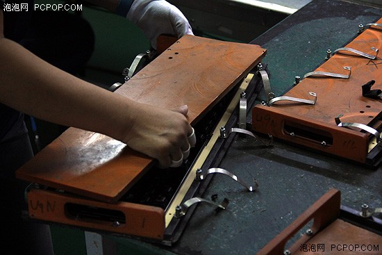 纯手工打造!看机械键盘是如何炼成的