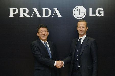 普拉达LG联手2012推Prada LG 3.0手机 