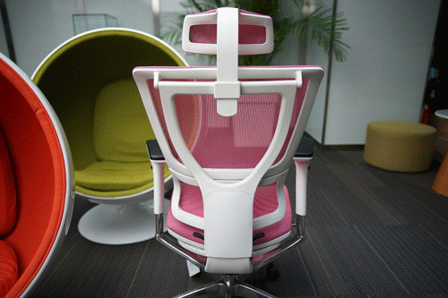 青春气息逼人 联友ioo人体工学椅评测 