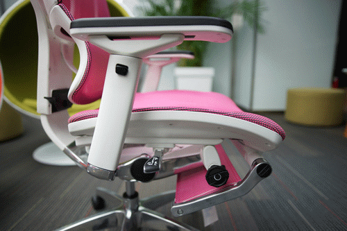 青春气息逼人 联友ioo人体工学椅评测 