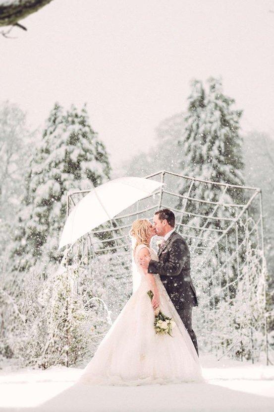 婚礼遇罕见大雪 摄影师却拍出梦幻仙境 