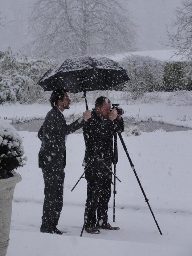 婚礼遇罕见大雪 摄影师却拍出梦幻仙境 