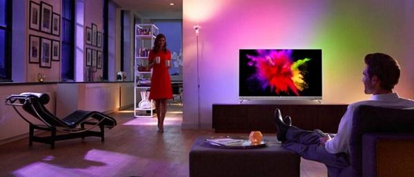 飞利浦推出首款自带环境灯光效果的55英寸OLED电视 