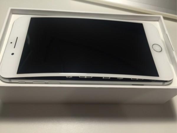 国内网友官网购iPhone 7 Plus开裂 屏幕翘起 
