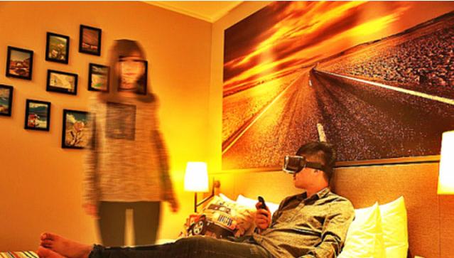 帅炸 HTC Vive携手洲际酒店推出VR服务 
