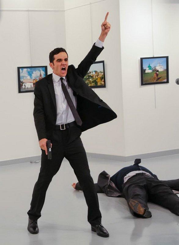 美联社摄影师拍下枪手刺杀俄国大使现场 