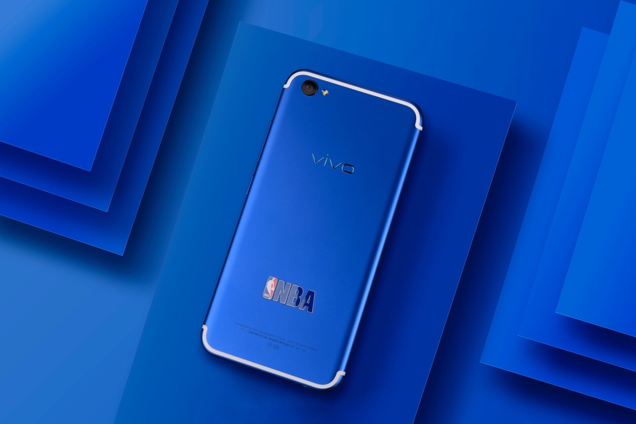 拿下顶级足球赛事? vivo新海报透露玄机