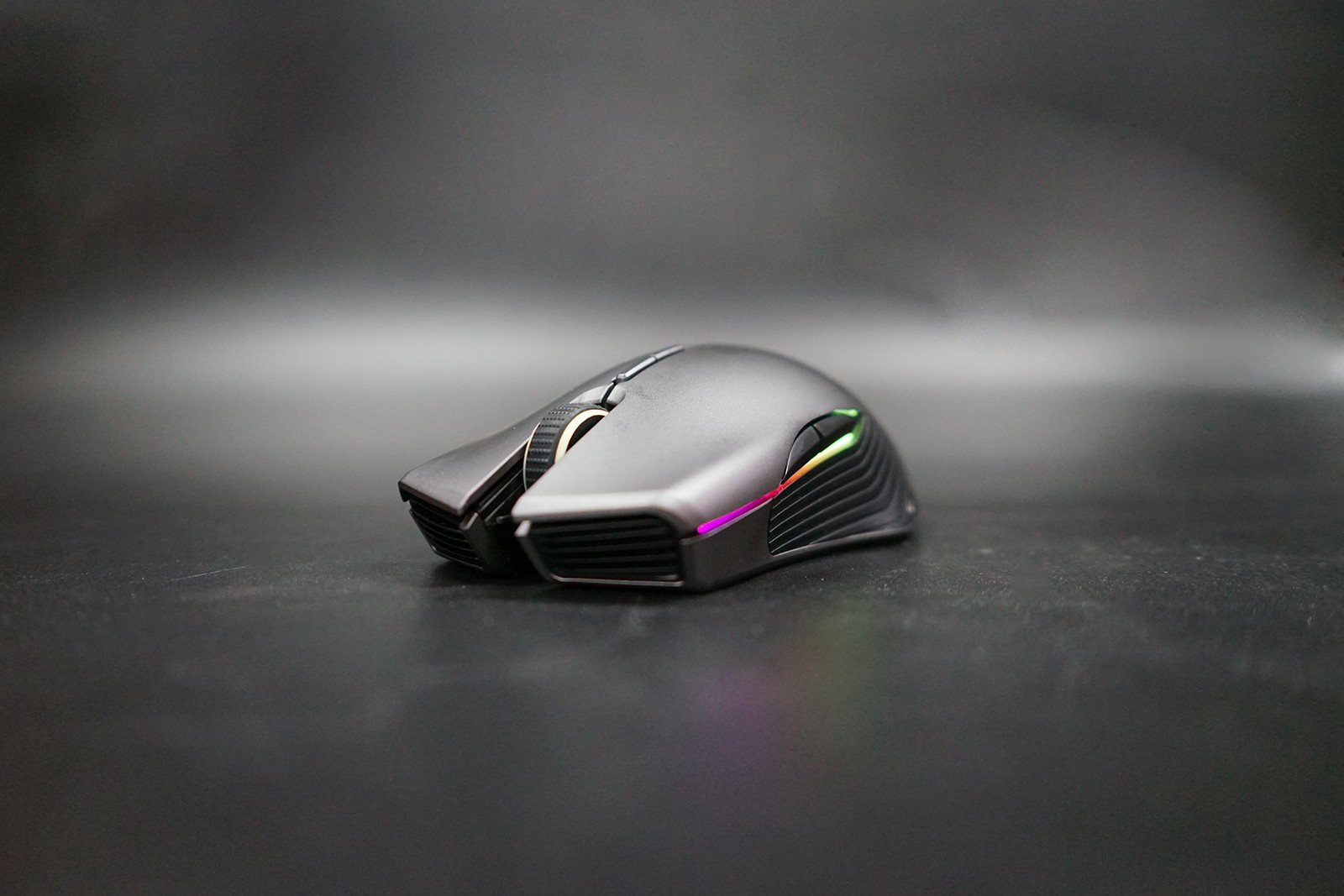 强势打造无线游戏桌面 雷蛇锐蝮蛇无线游戏鼠