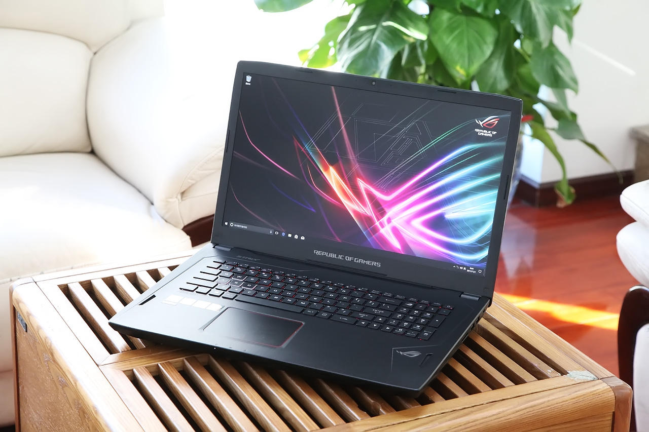 搭载GTX 1080显卡 华硕ROG STRIX S7VI游戏本评测