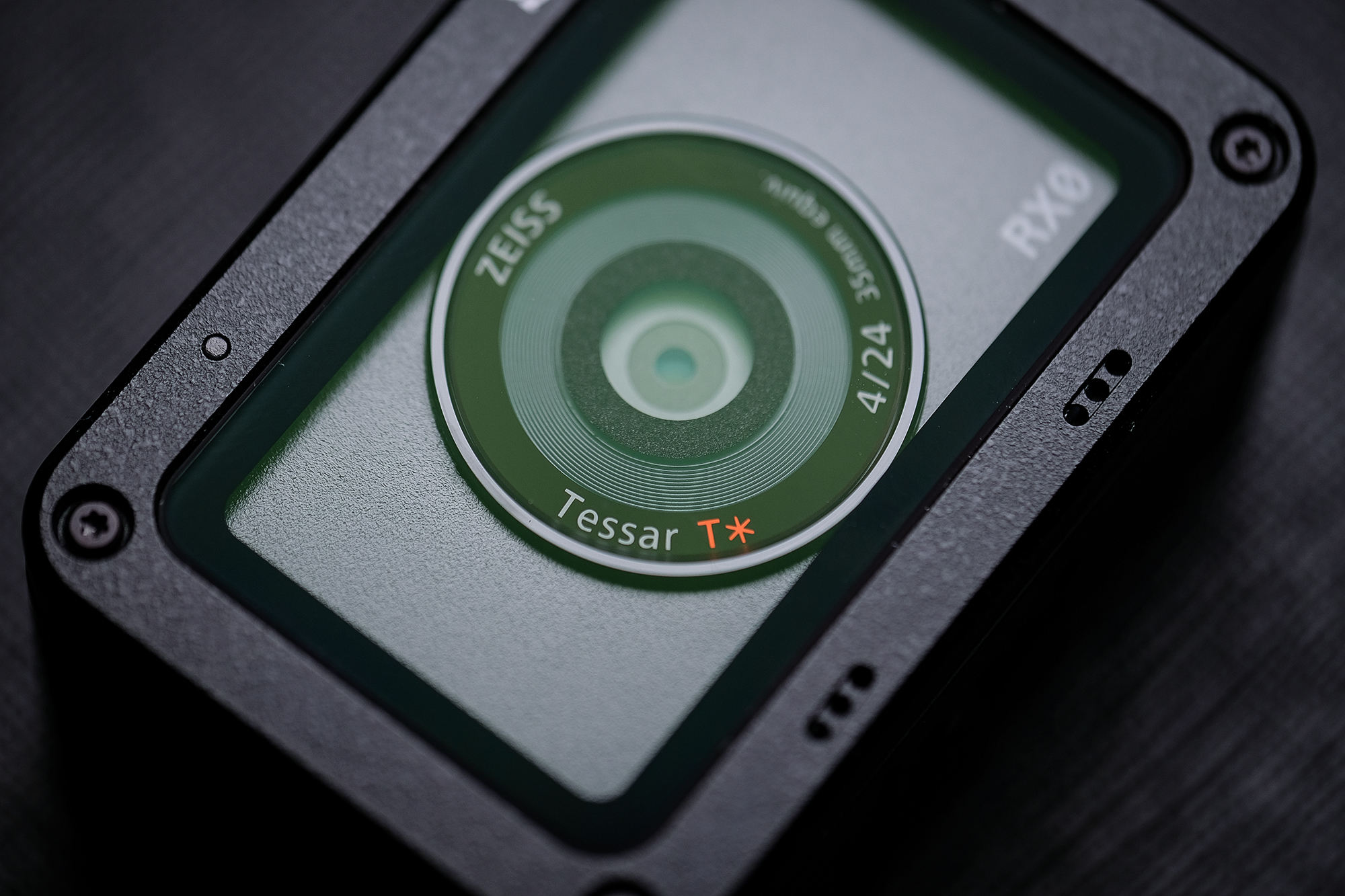 蔡司T* 24mm F4广角镜头 索尼迷你黑卡RX0评