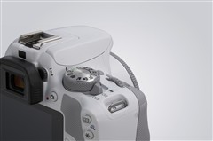 佳能发布限量版白色100D数码单反相机 