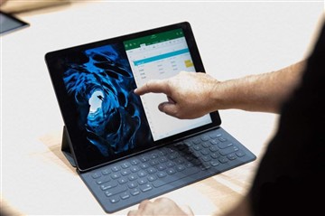 苹果iPad Pro对比微软Surface Pro 4！