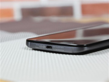 屏幕摔不坏的手机 Moto X “极”评测
