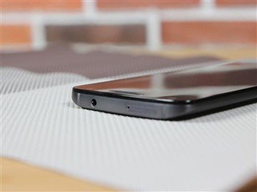 屏幕摔不坏的手机 Moto X “极”评测