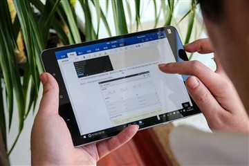 从小编日常看Windows 10版小米平板2!