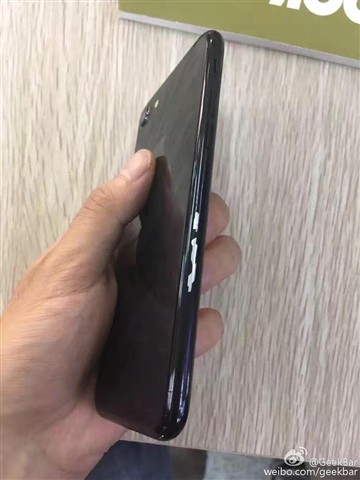 iPhone7亮黑色被爆掉漆 这么丑你能忍？