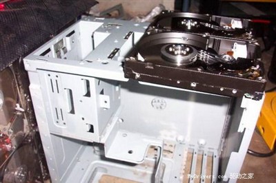 绝对强悍！用18块硬盘搭建一个PC机箱