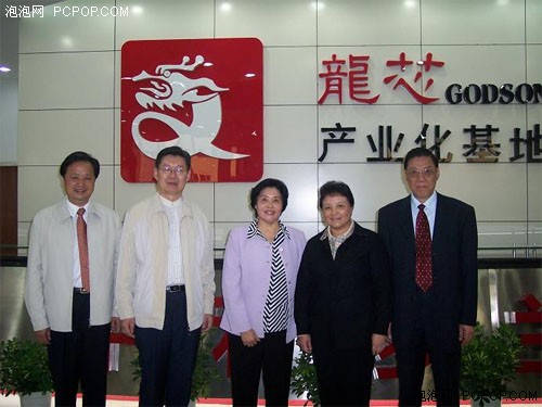 采用威盛南桥!龙芯2主板图神秘曝光