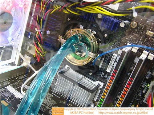 Intel�ĺ�����QX6800��½�ձ���Ҷԭ