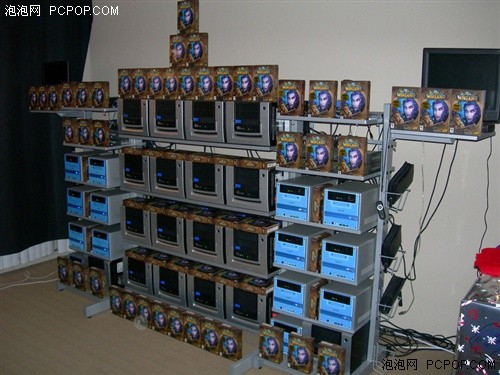 震惊！两人+46台电脑玩《魔兽世界》