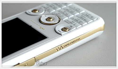 �ֻ���ɫ�ɷ�&nbsp;����Walkman�׽��ͬ��