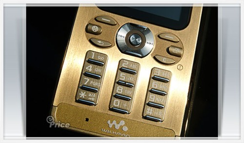 手机上色成风 索爱Walkman白金机同赏
