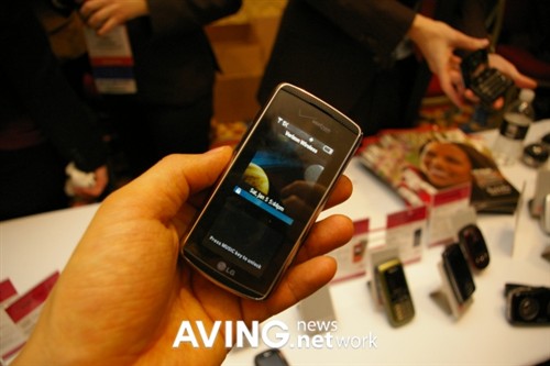 CES2008:音乐也智能 LG发布5款新手机