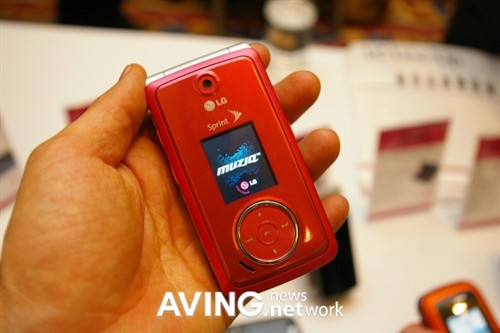 CES2008:音乐也智能 LG发布5款新手机