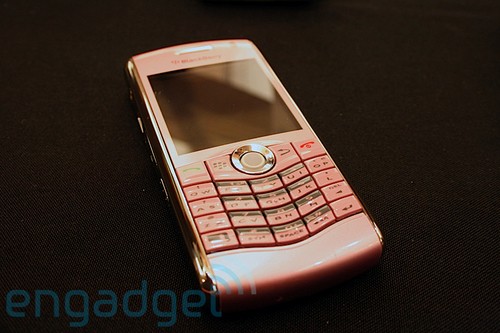 CES2008:娱乐至上双色黑莓机8130亮相
