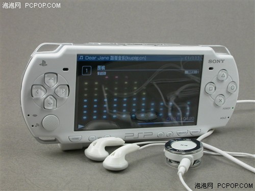 美女爽翻新PSP!北通专用线控试用感受