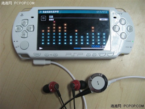 美女爽翻新PSP!北通专用线控试用感受