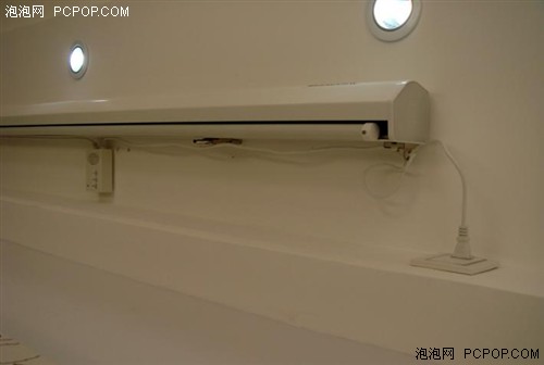 用投影看大片!网友轻松组建家庭影院