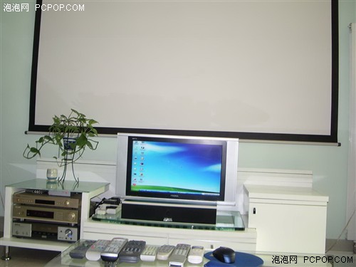 用投影看大片!网友轻松组建家庭影院