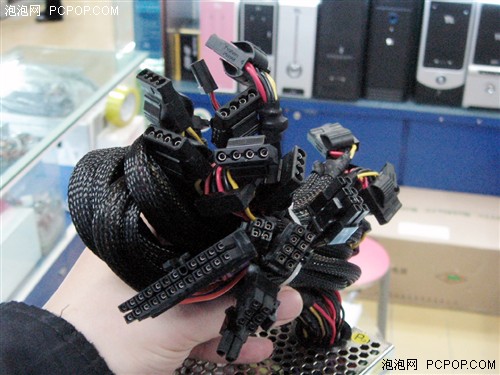极品发烧友可选 航嘉新品磐石800到货