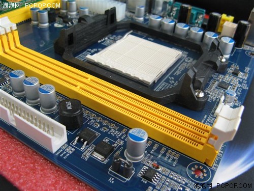 ����A780G������DX10�忨��װ��599Ԫ