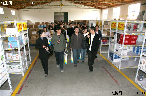 京东商城的物流中心曝光