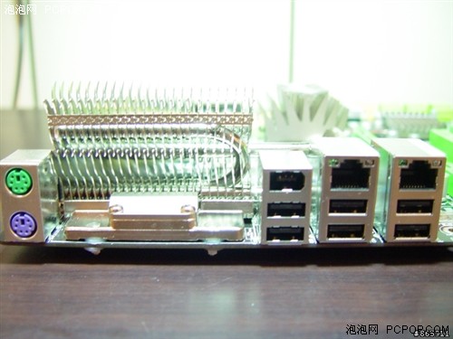 装不进去机箱的DFI主板 X48大图解析!