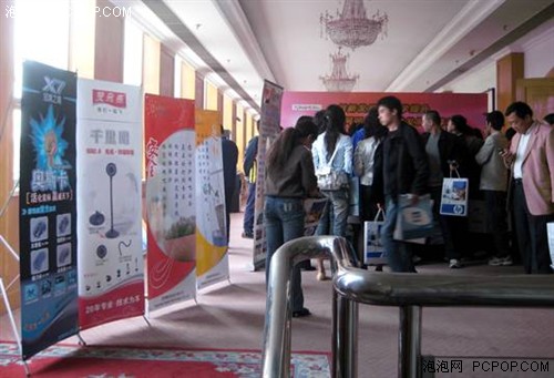 ־�ڸ߷�&nbsp;&nbsp;չ��Ʒ��ʵ������˫����