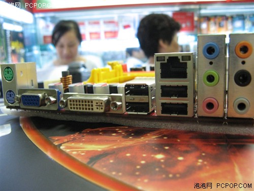 不足五百元 780G整合DX10板剑指MCP78