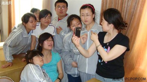 将聋哑人拉回可以与世界每个角落无障碍交流的现代社会,实现社会公平