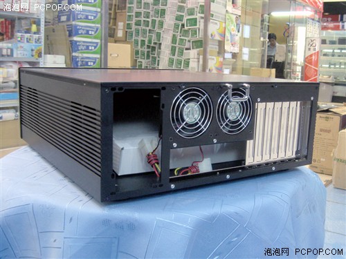 内部空间开阔!航嘉黑晶HTPC带遥控器