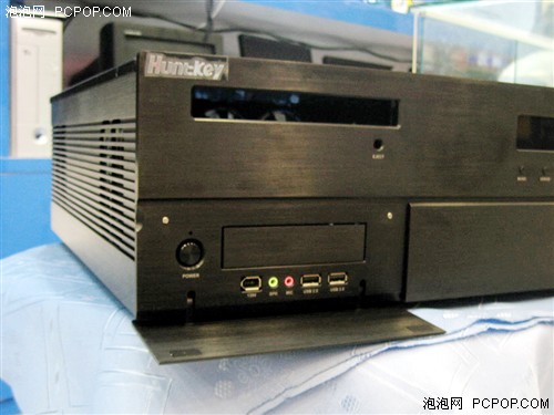 内部空间开阔!航嘉黑晶HTPC带遥控器