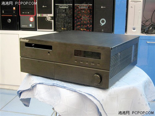 内部空间开阔!航嘉黑晶HTPC带遥控器