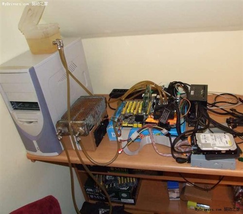 黑盒版Phenom 9850水冷超频至3.7GHz